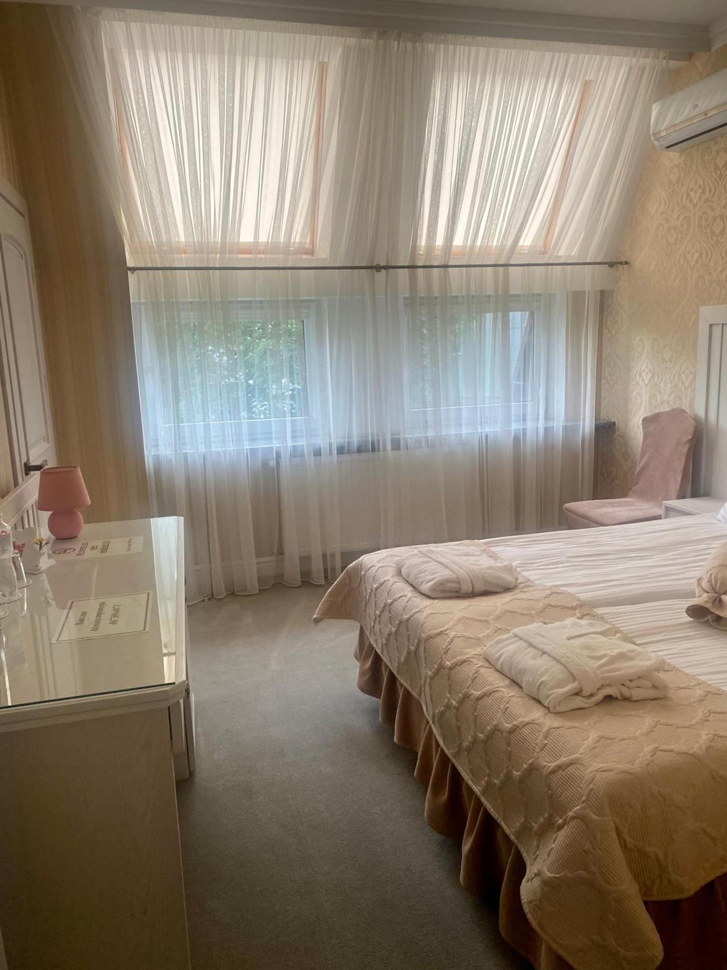 Boutique Hotel Deluxe Каменец-Подольский Экстерьер фото