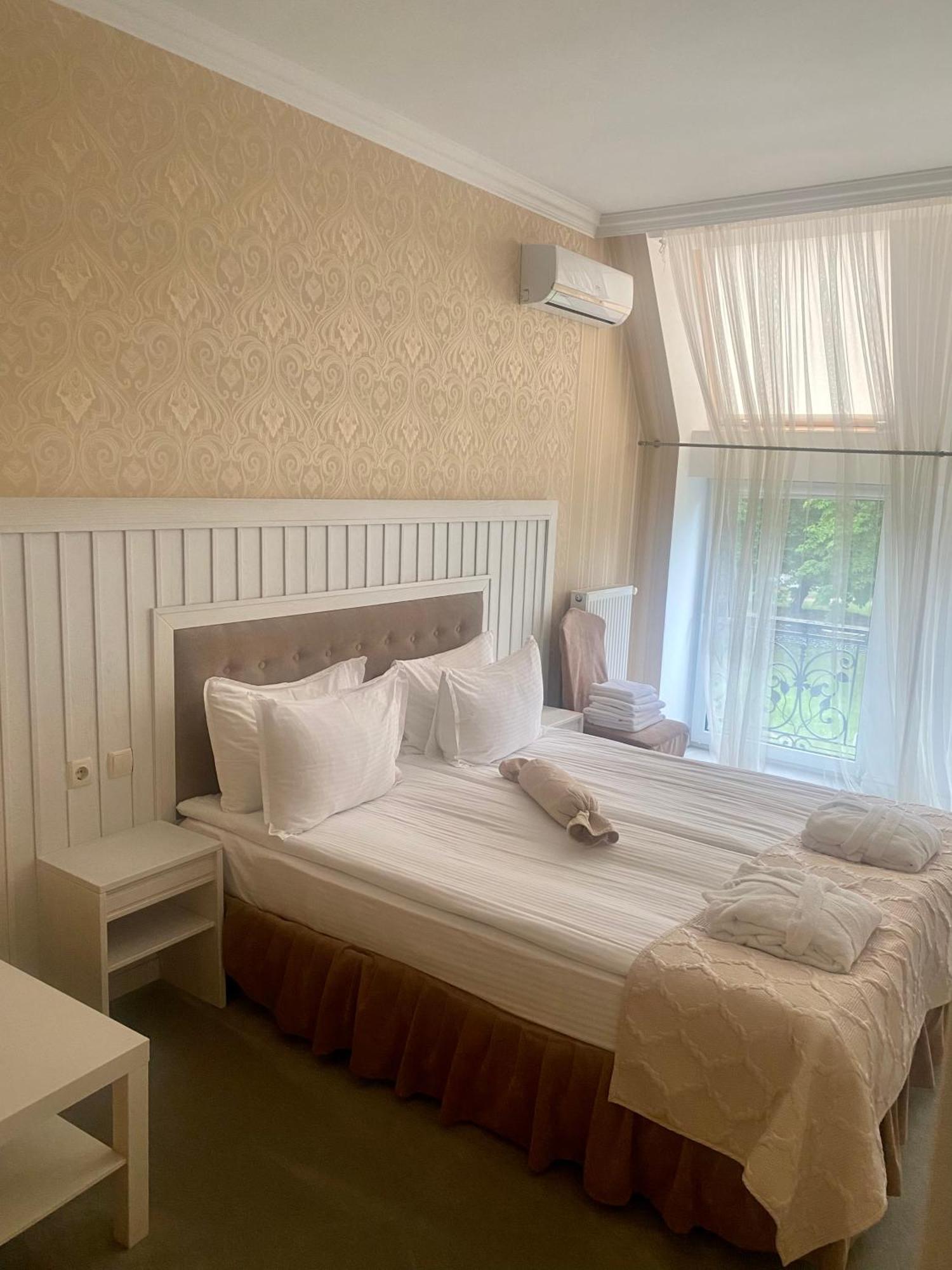 Boutique Hotel Deluxe Каменец-Подольский Экстерьер фото