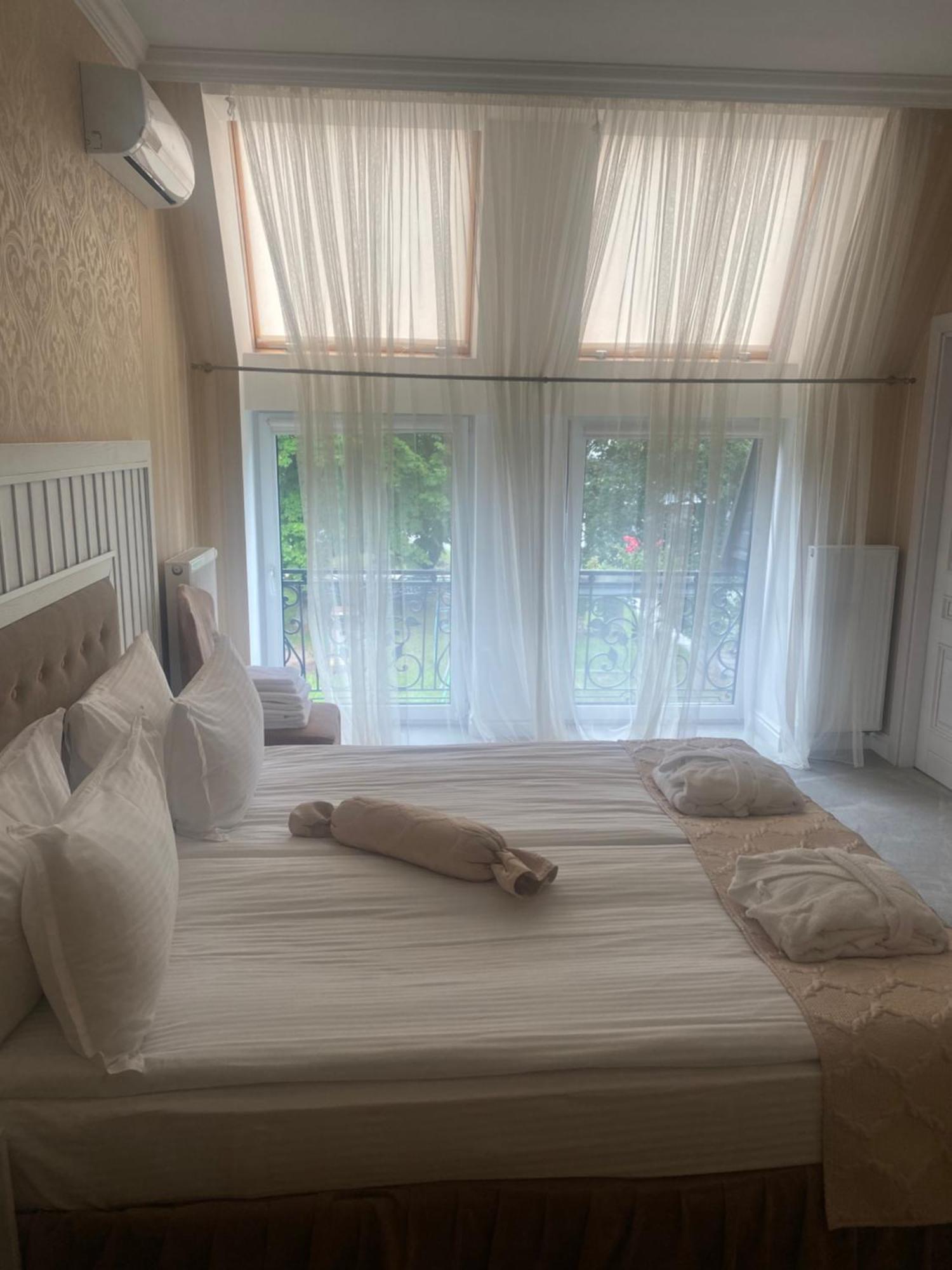 Boutique Hotel Deluxe Каменец-Подольский Экстерьер фото